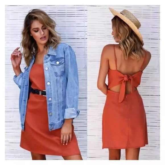 Dresses & Skirts - ❗️Flash Sale❗️Burnt Orange Tie Back Keyhole Dress